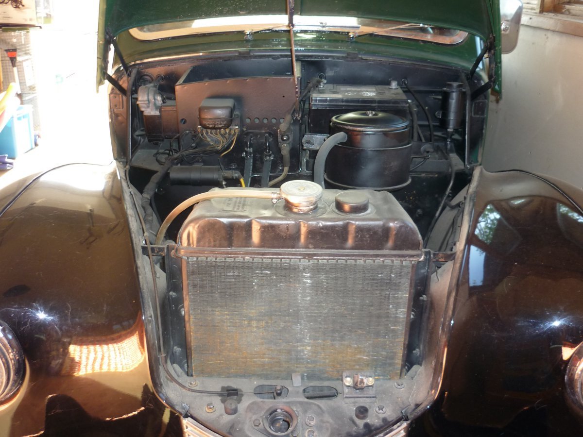 P1010302 - 4x3 - engine compartment