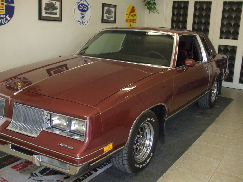 1986 Olds Cutlass Supreme Brougham Enthusiast Collector Car Auction