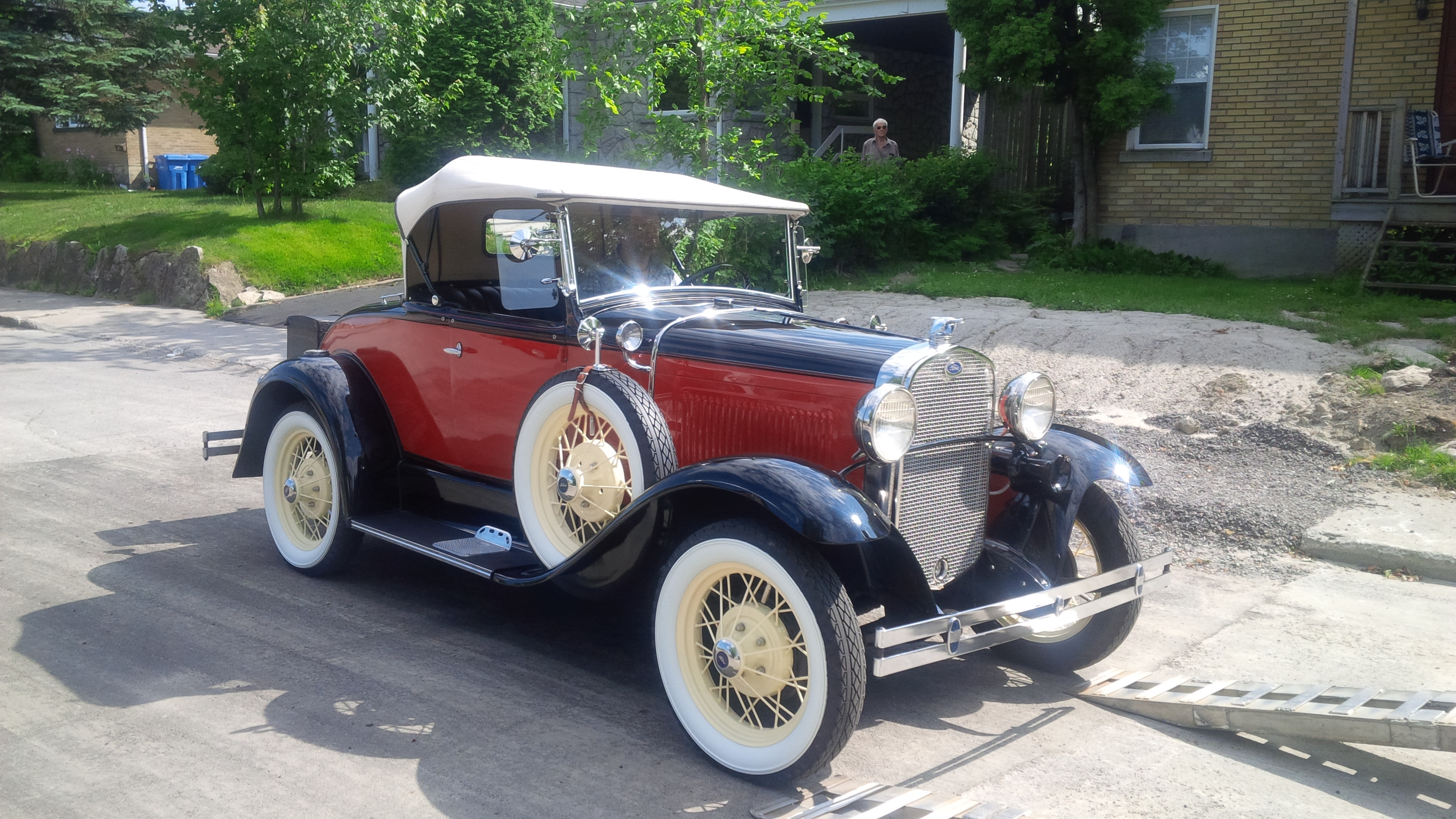 7-Ford-1930-roof-on