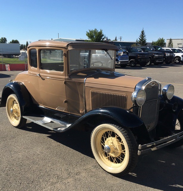 1931-Ford-Model-A-Cpe-pass-side